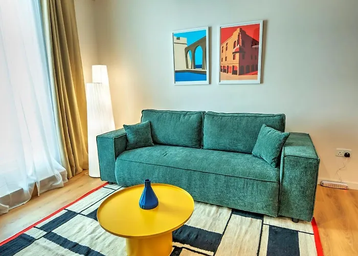 Apartment Large And Stylish 1 Bedroom 2 Bathrooms Ager1-1