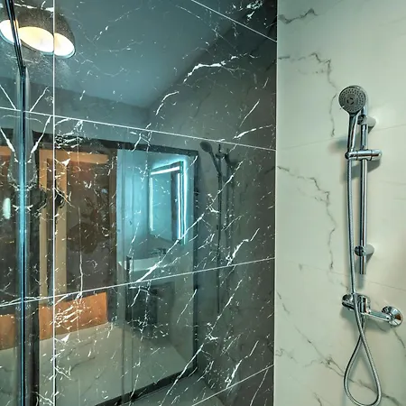 Apartman Large And Stylish 1 Bedroom 2 Bathrooms Ager1-1